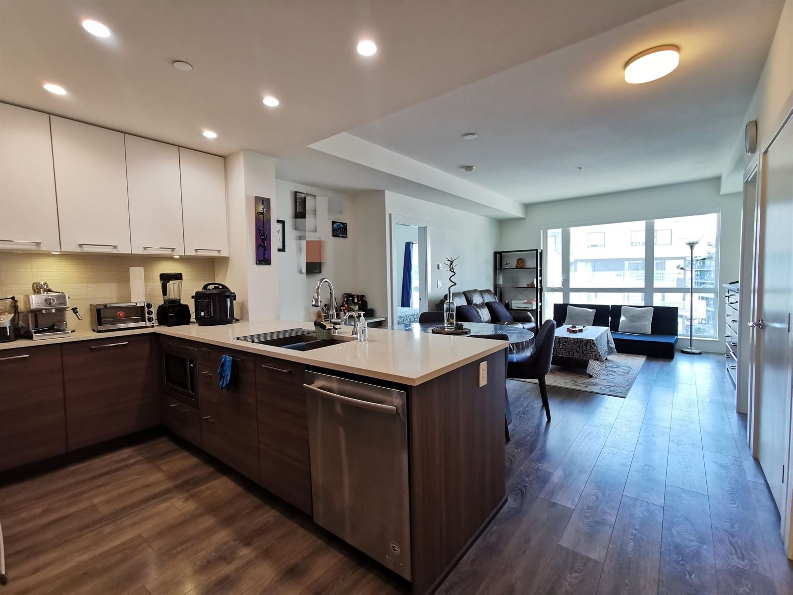Listing Image 6