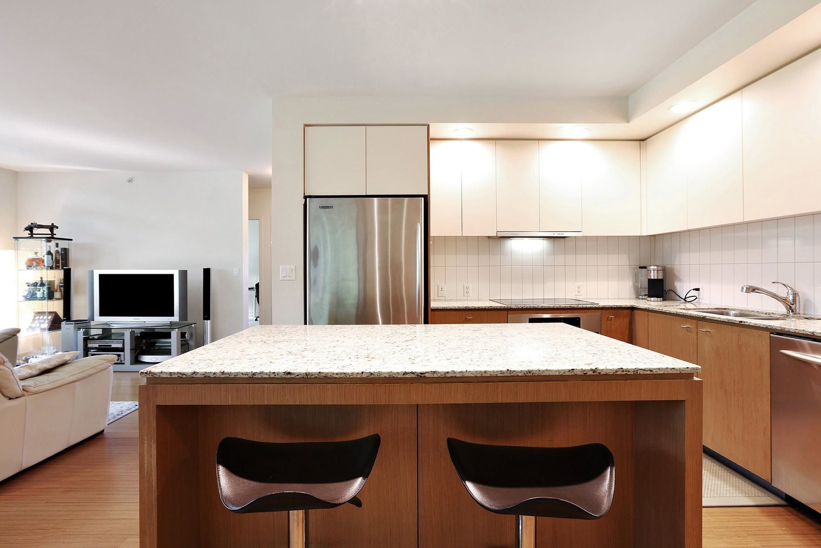 Listing Image 8
