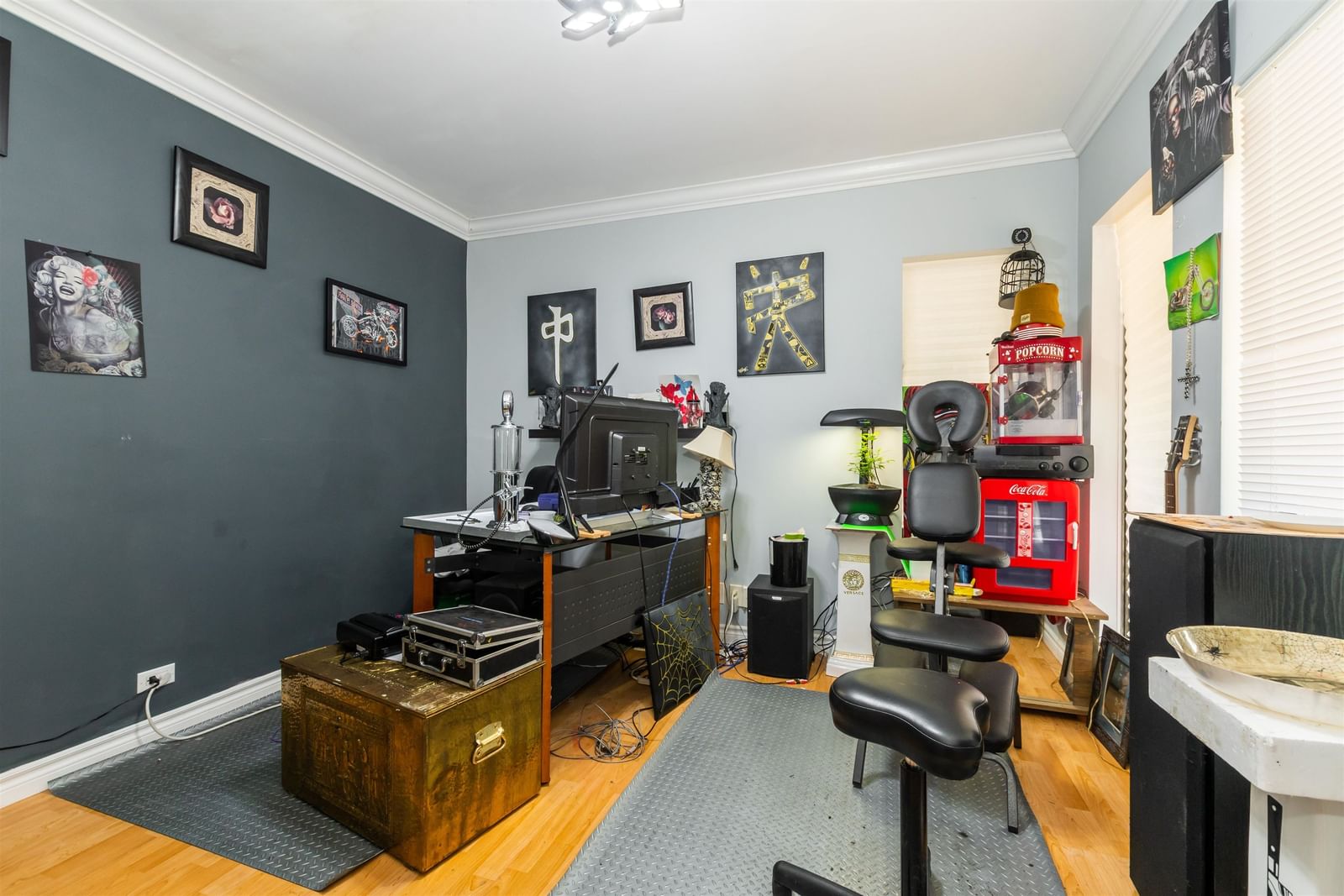 Listing Image 6
