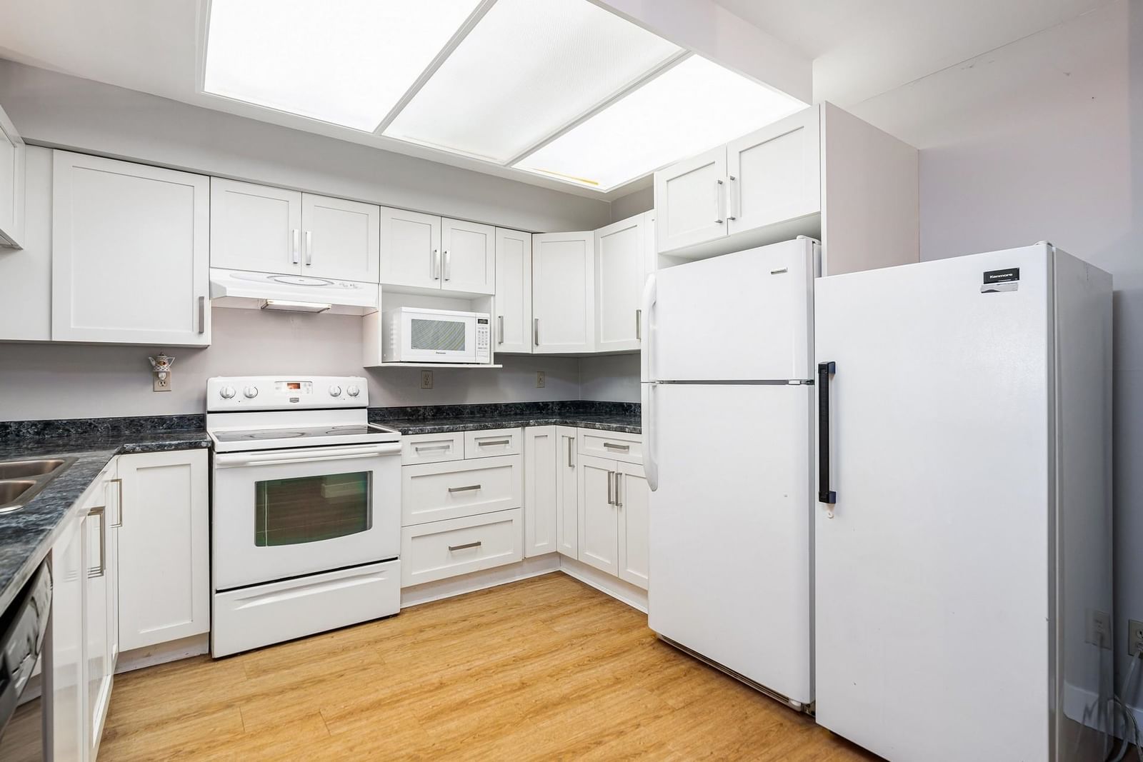 Listing Image 9