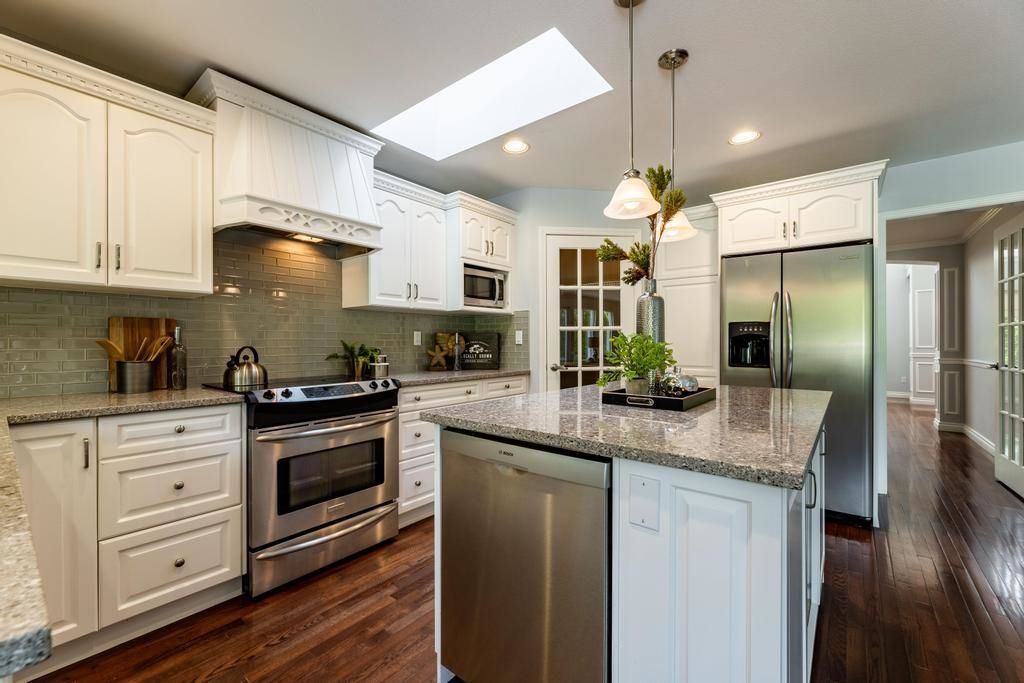 Listing Image 12