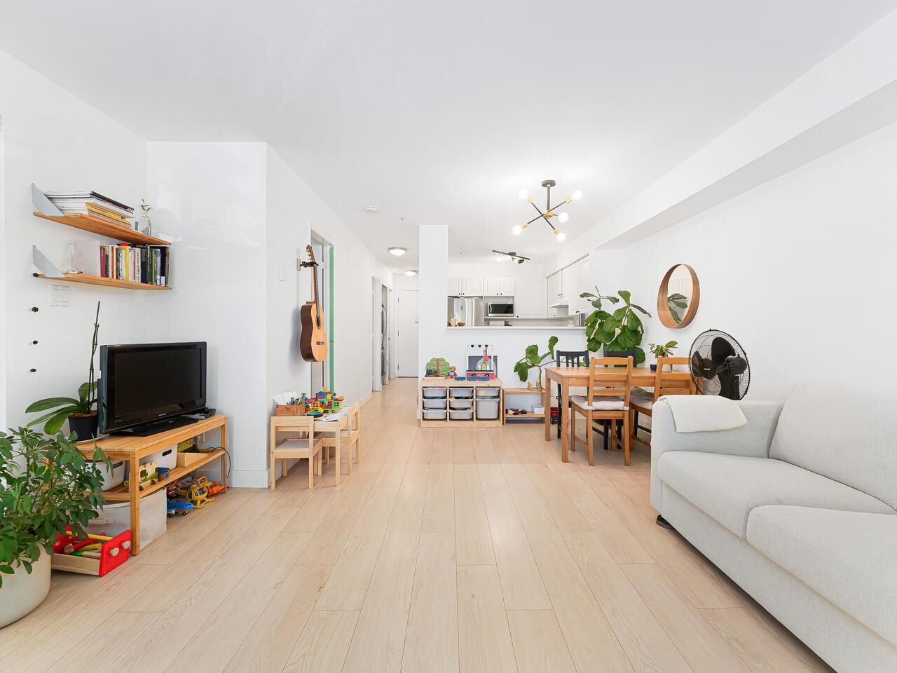 Listing Image 6