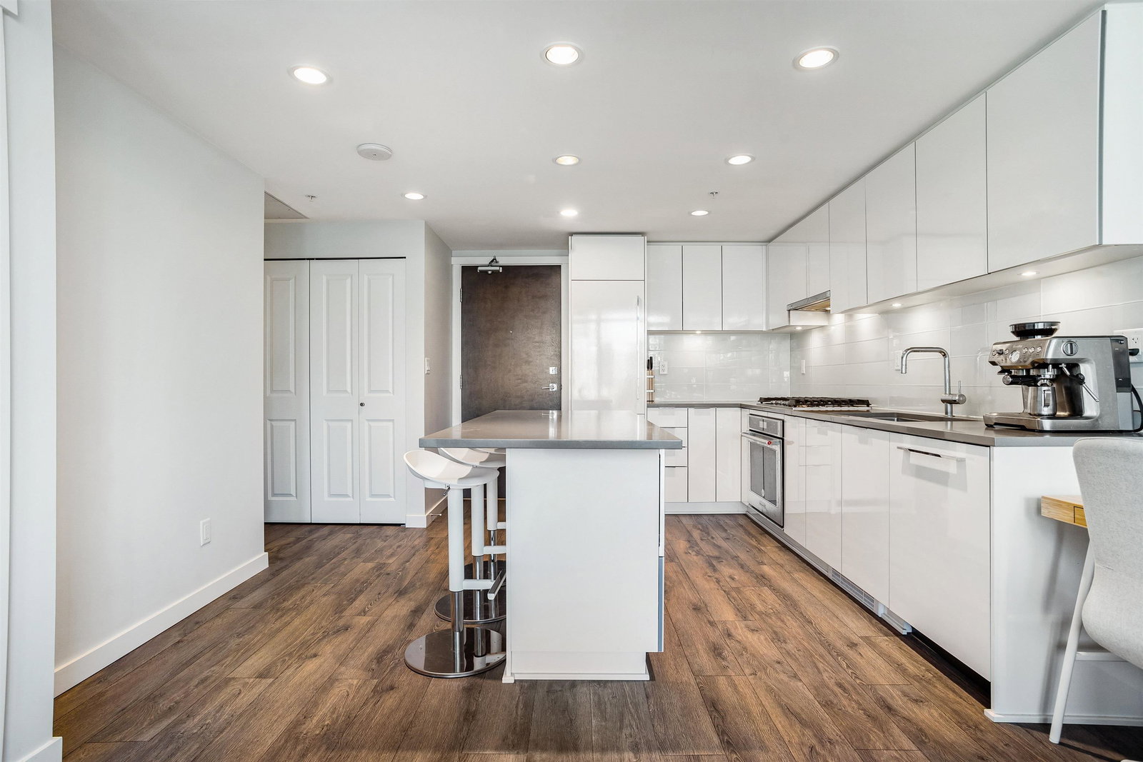 Listing Image 10