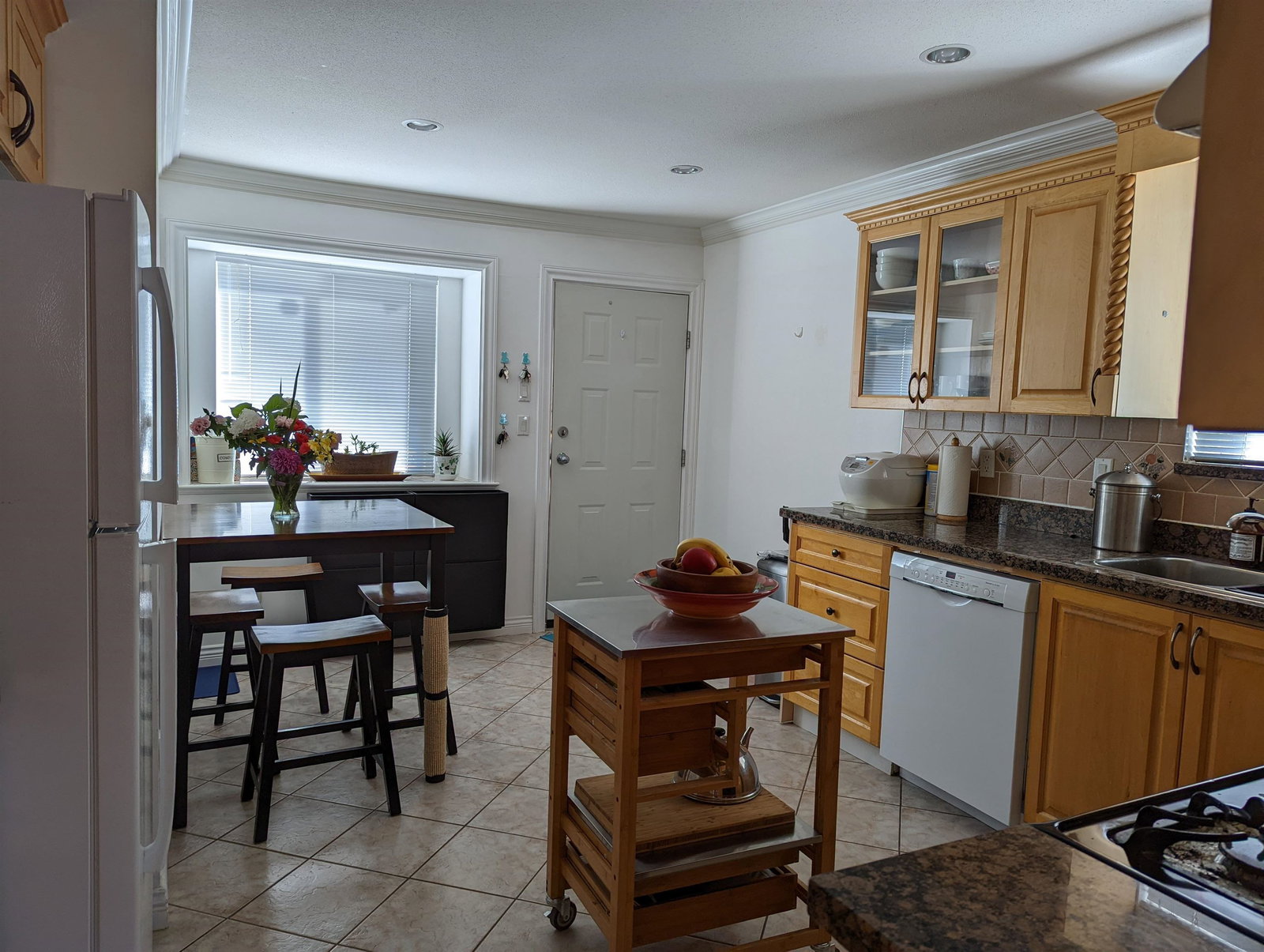 Listing Image 6