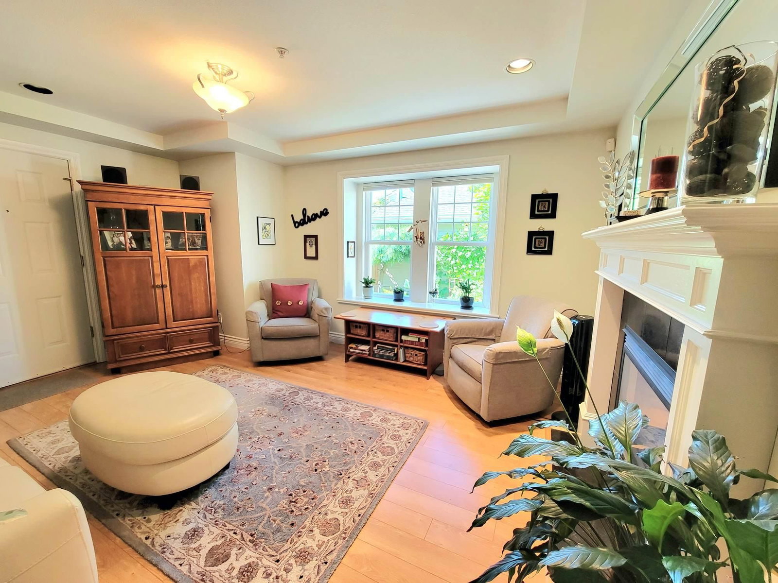 Listing Image 4