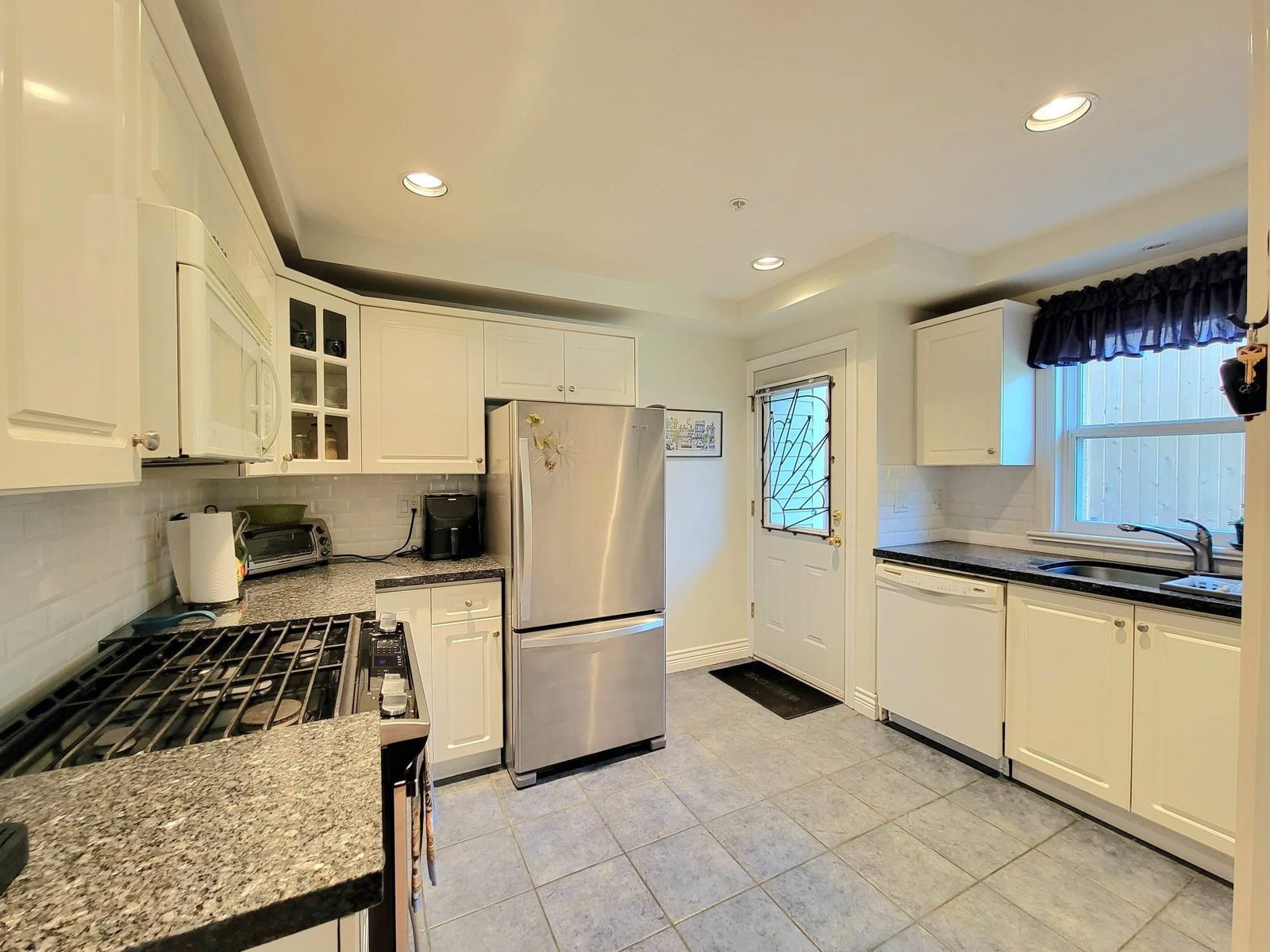 Listing Image 8