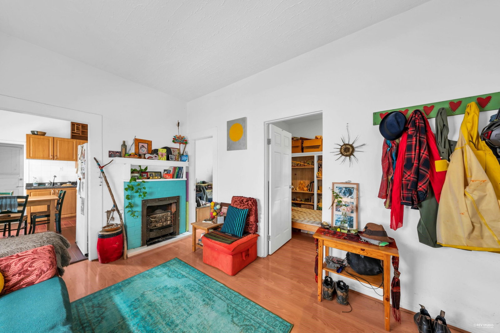 Listing Image 4