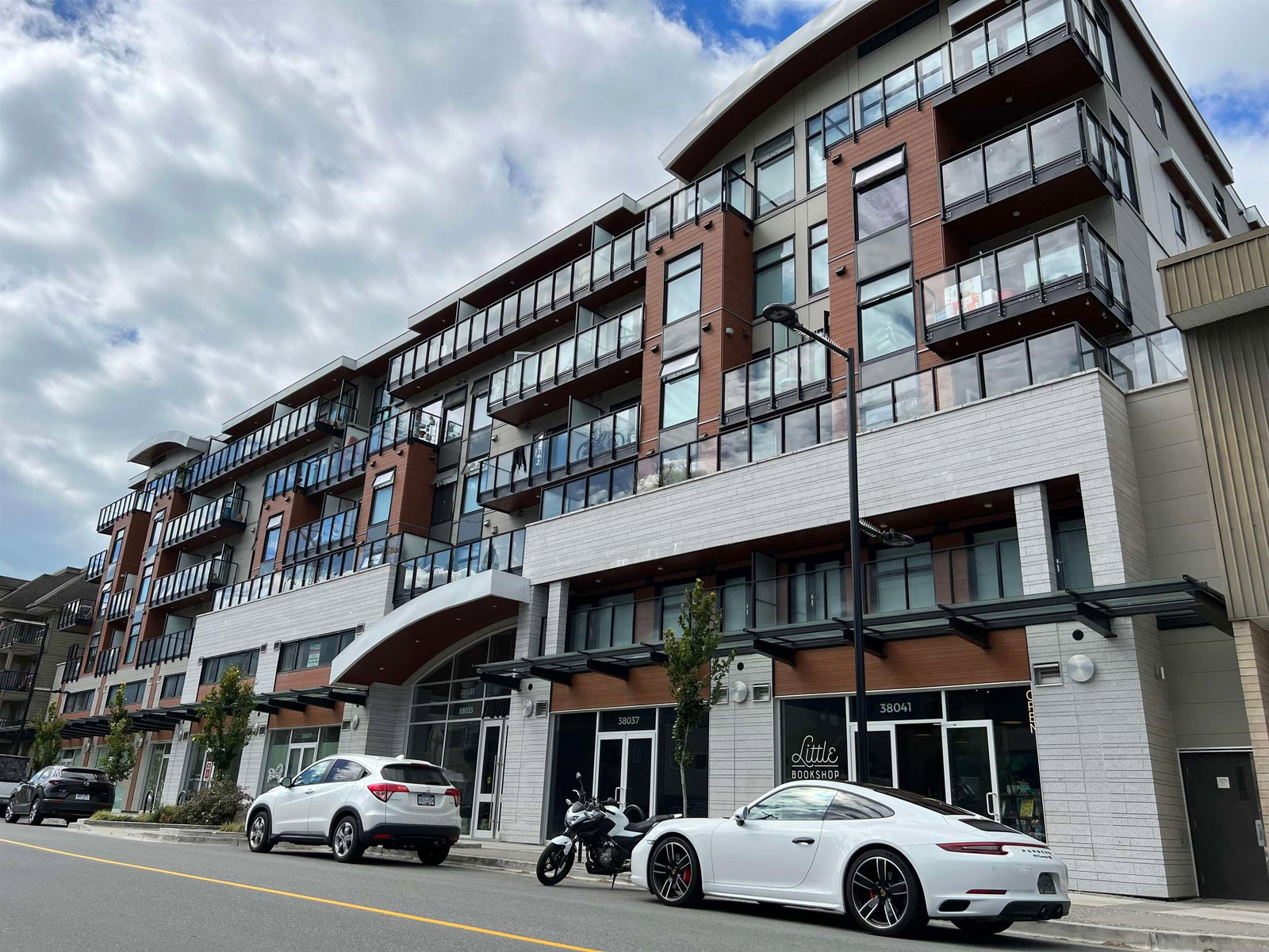 Listing Image 1