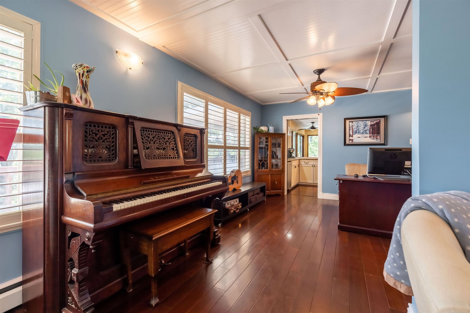Listing Image 10