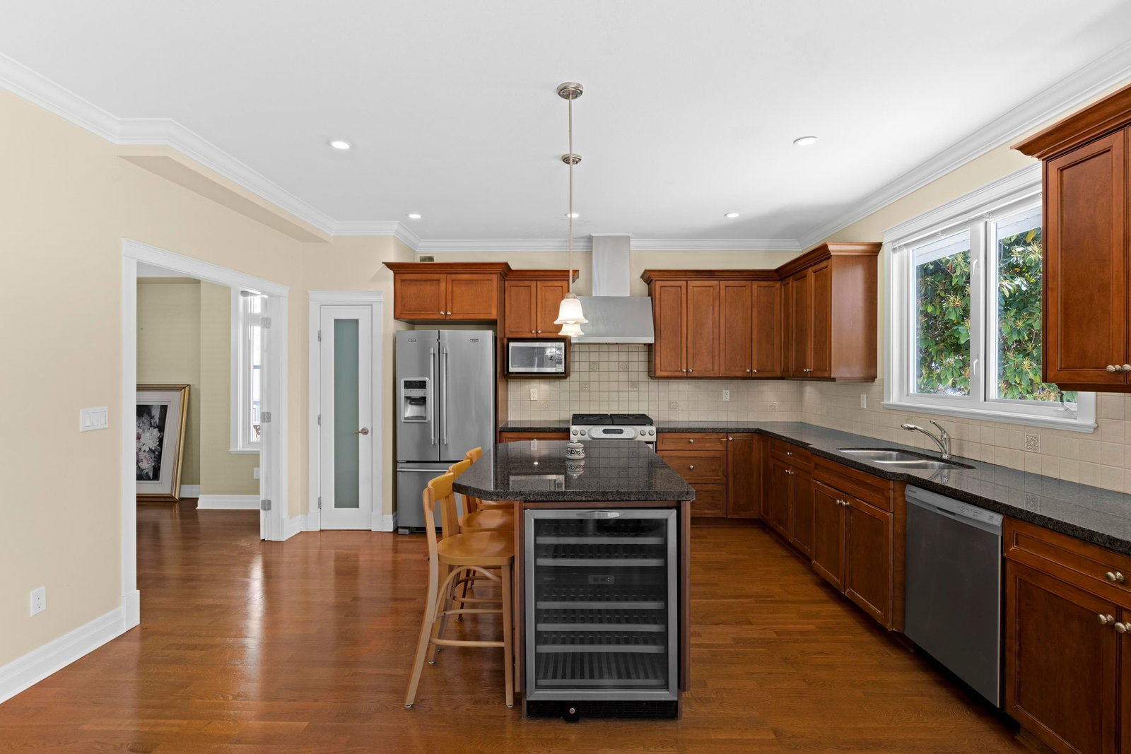 Listing Image 10