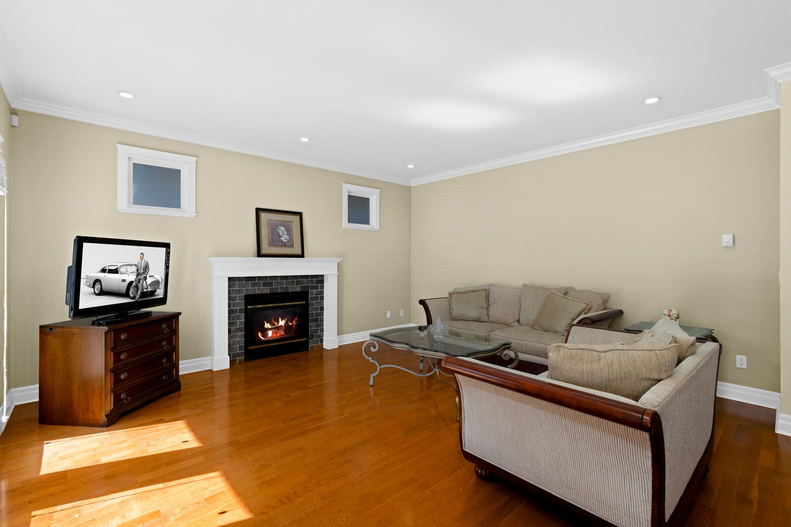Listing Image 12