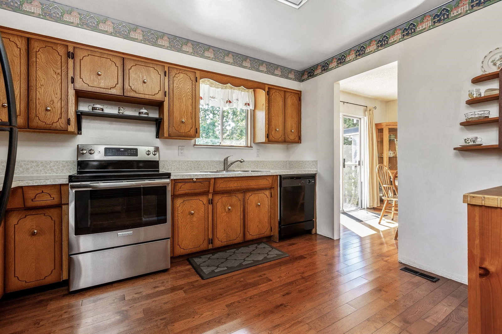 Listing Image 10
