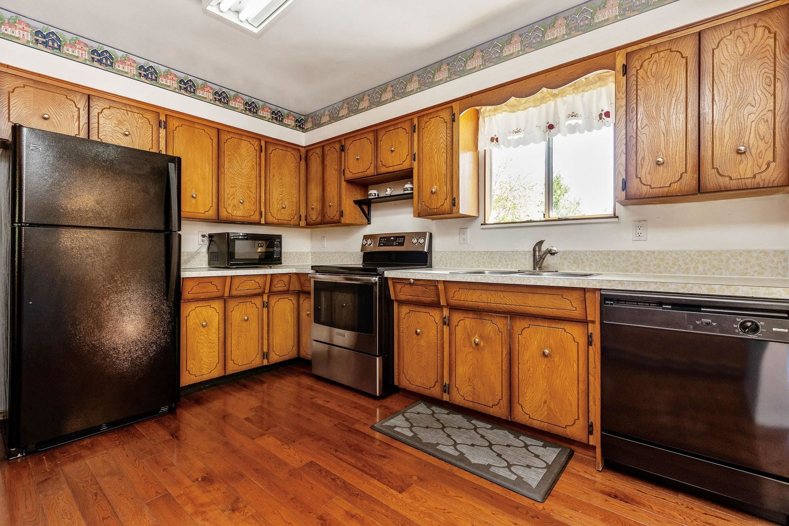 Listing Image 11