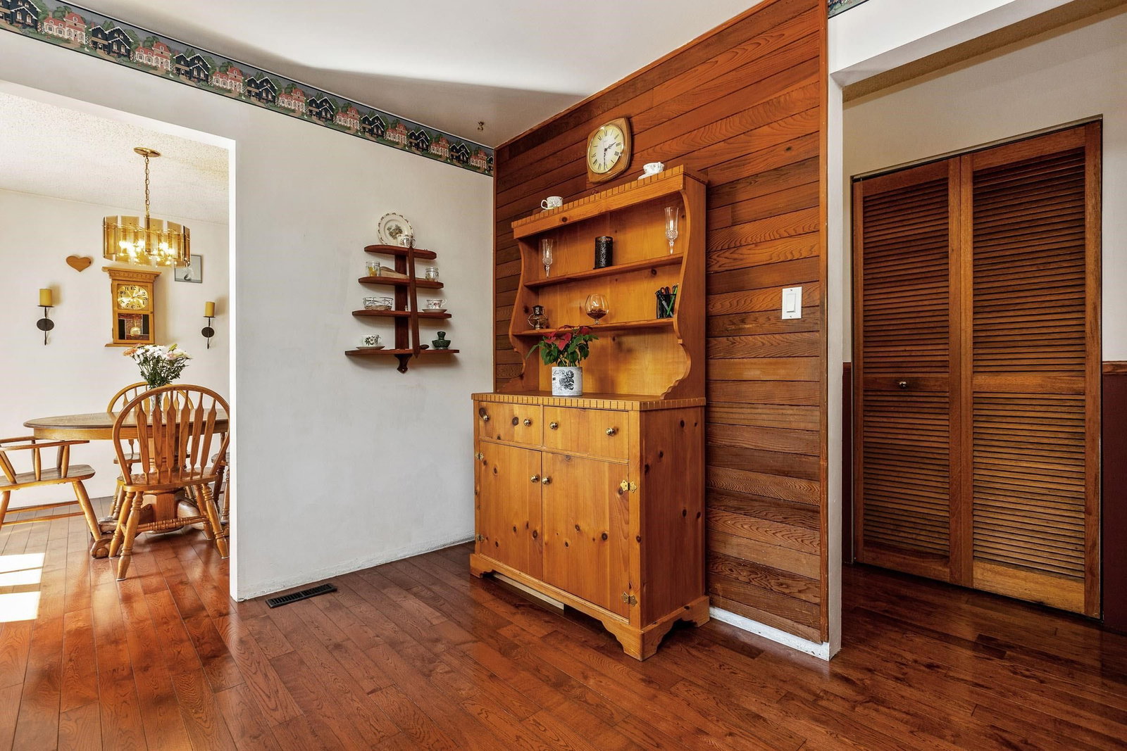Listing Image 12