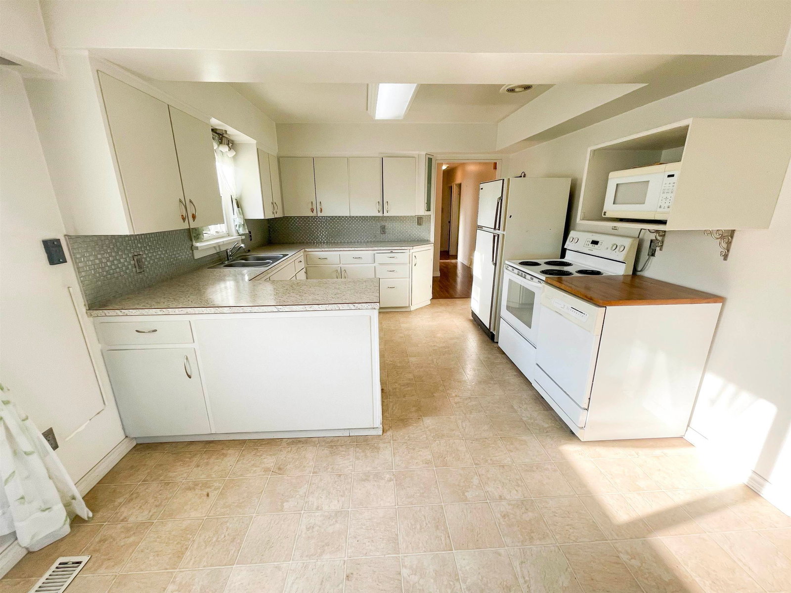 Listing Image 8