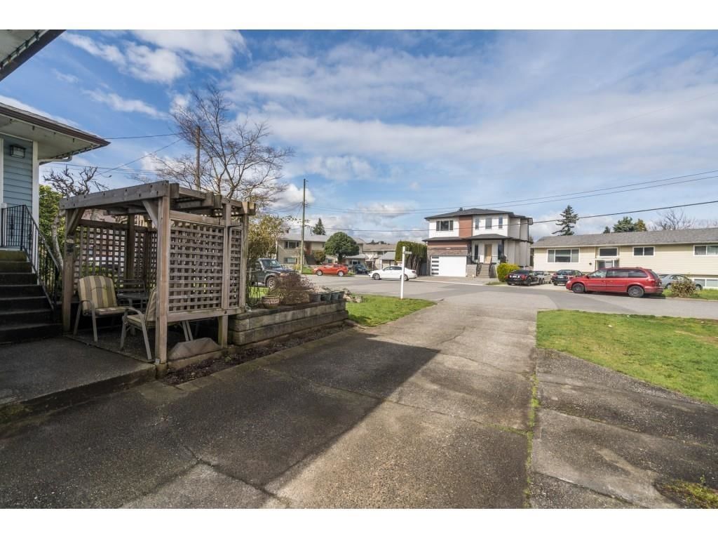Listing Image 5