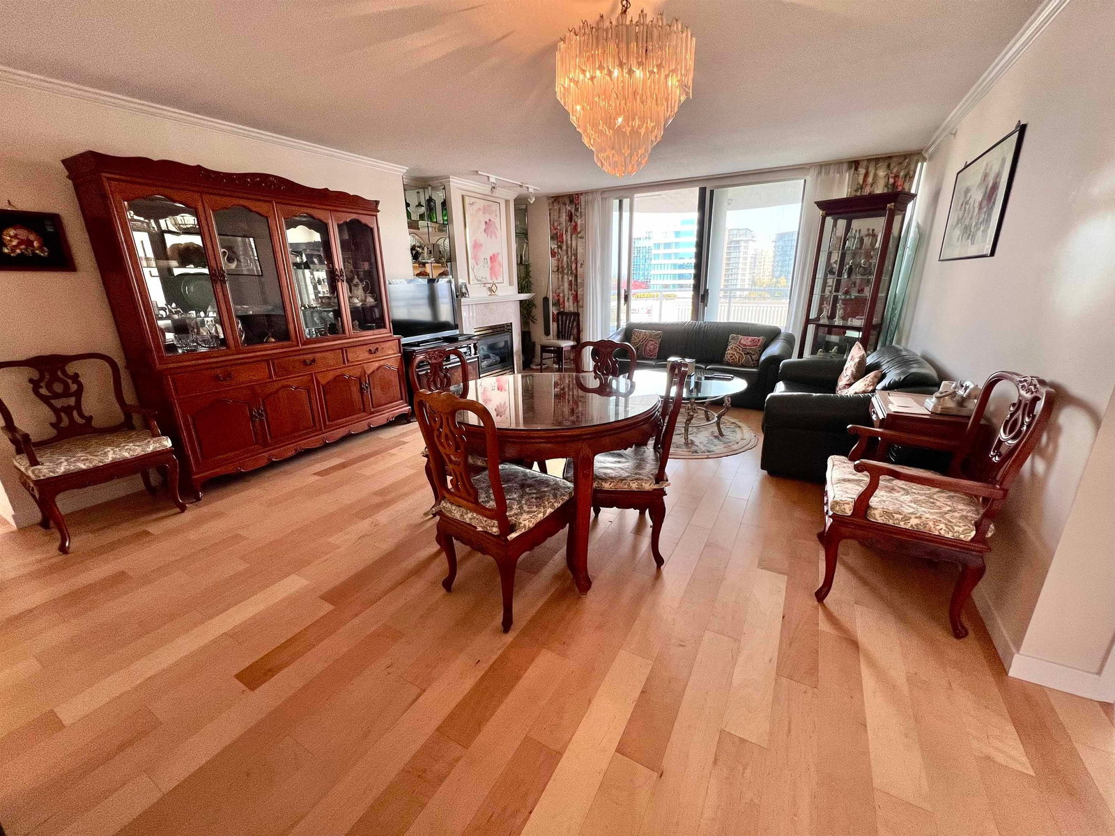 Listing Image 12