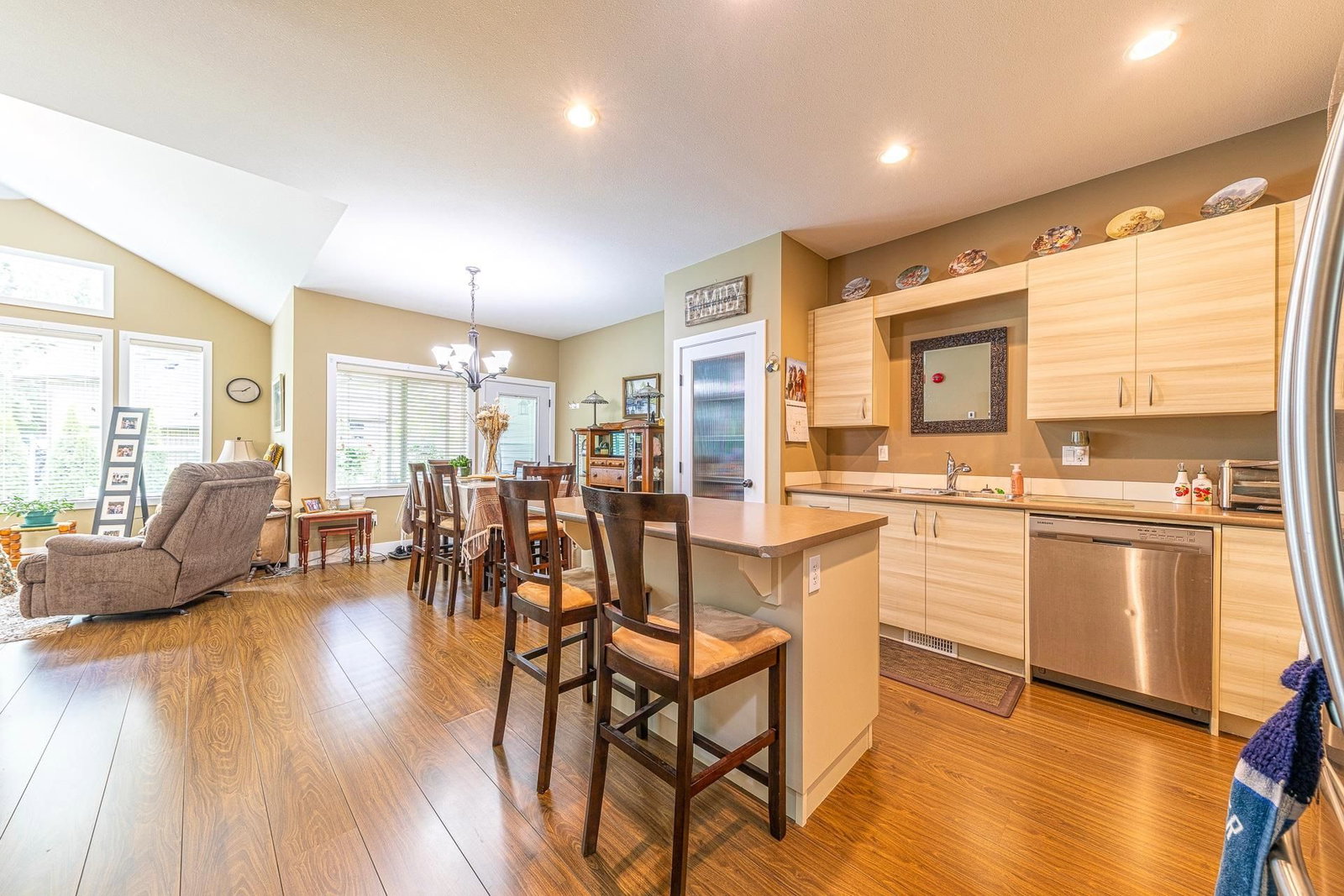 Listing photo 5