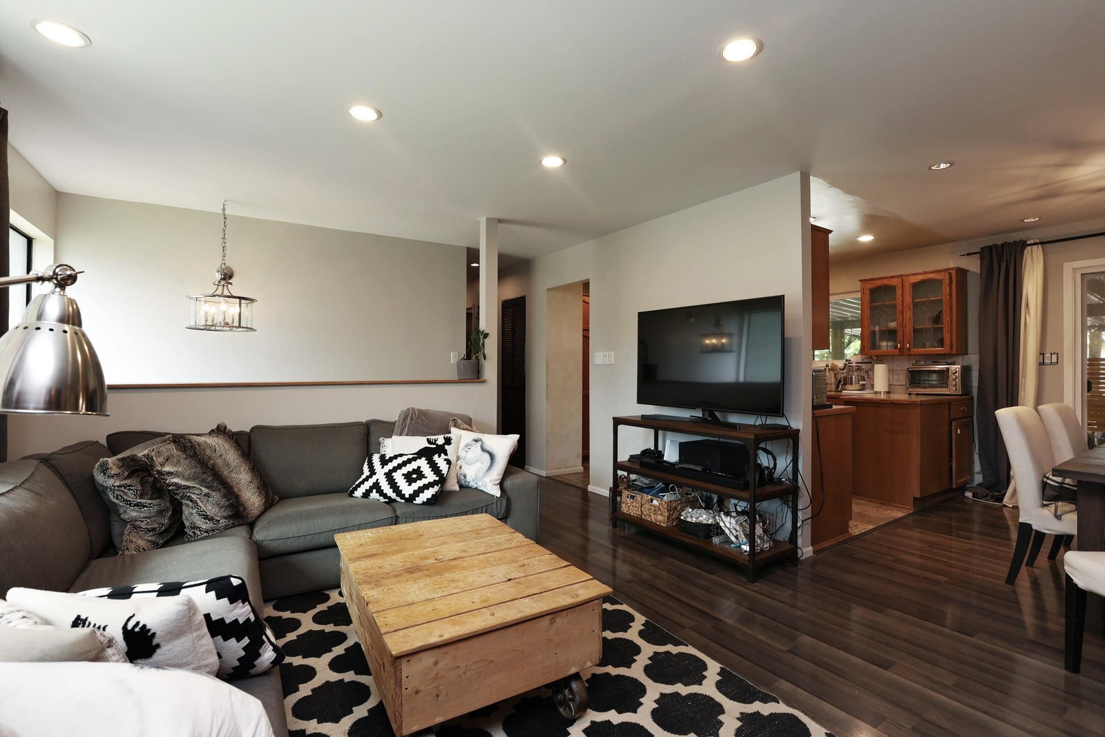Listing Image 5