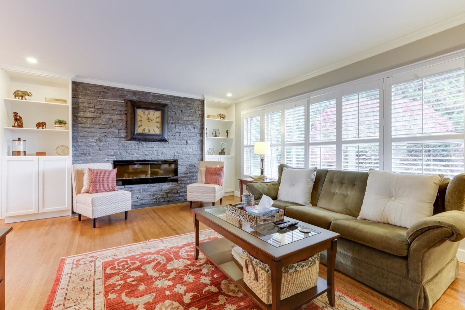 Listing Image 5