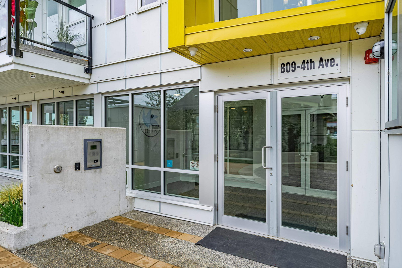 Listing Image 3