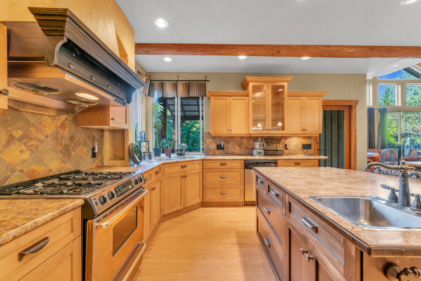 Listing Image 11