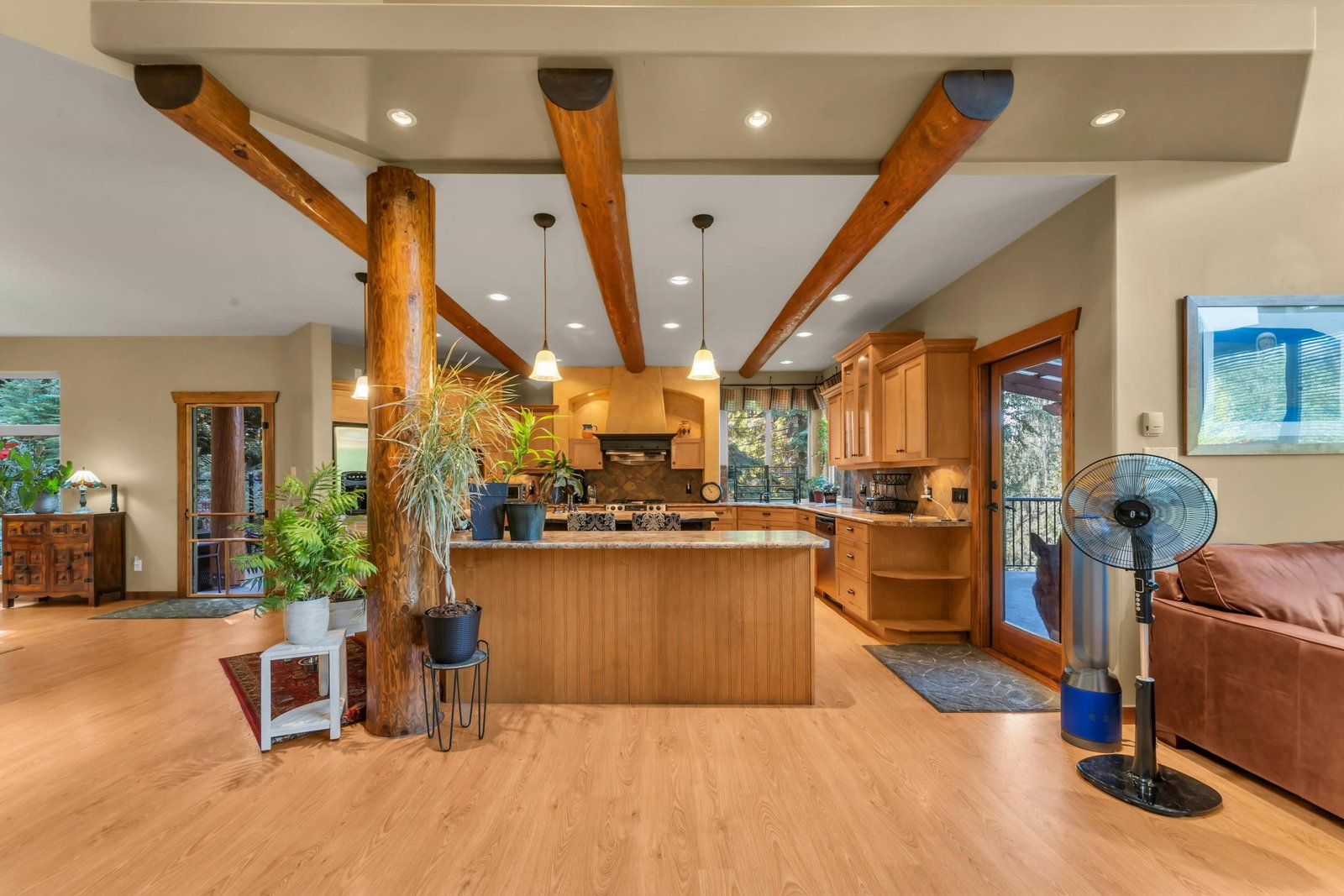 Listing Image 8