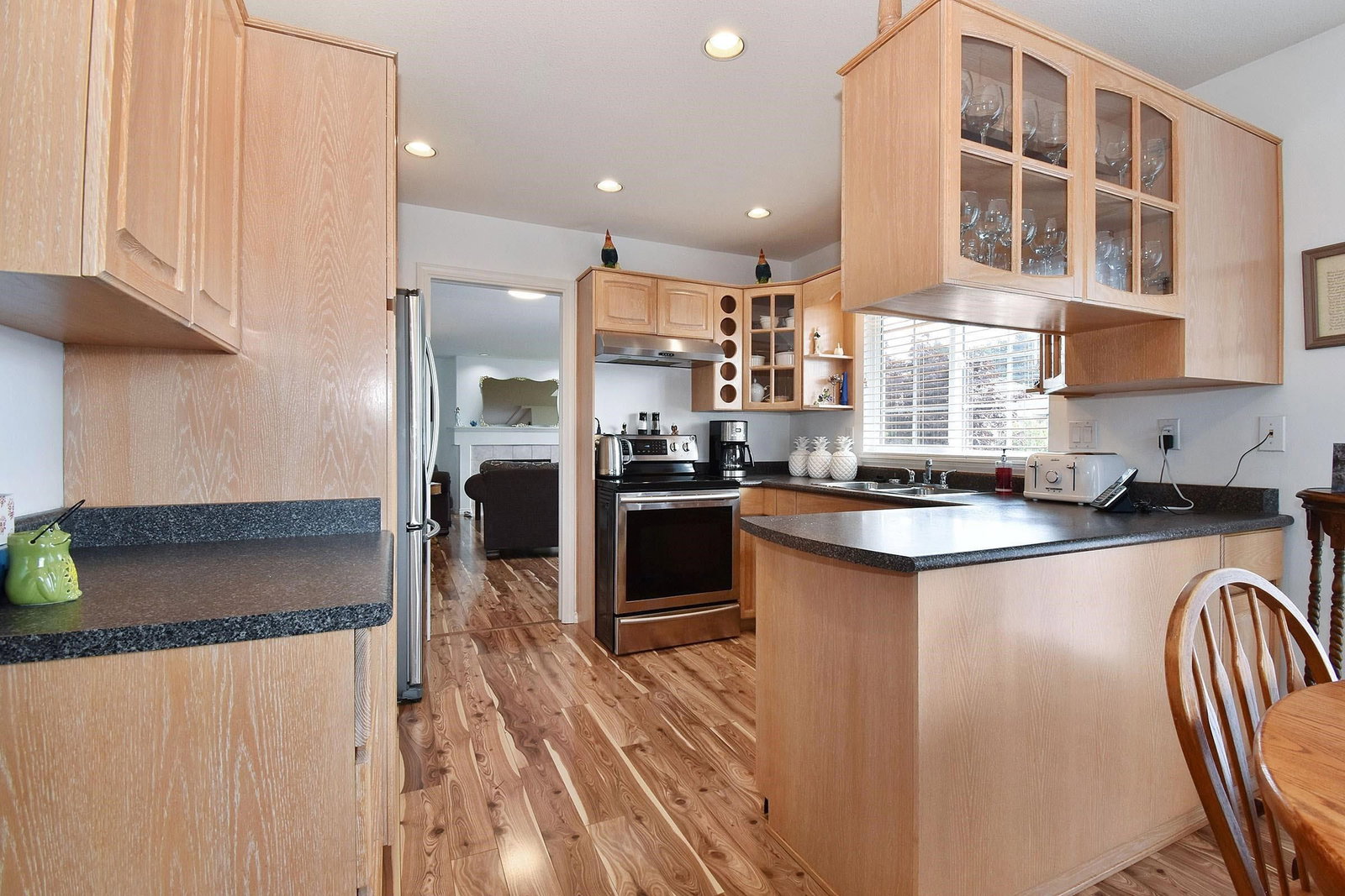 Listing Image 8