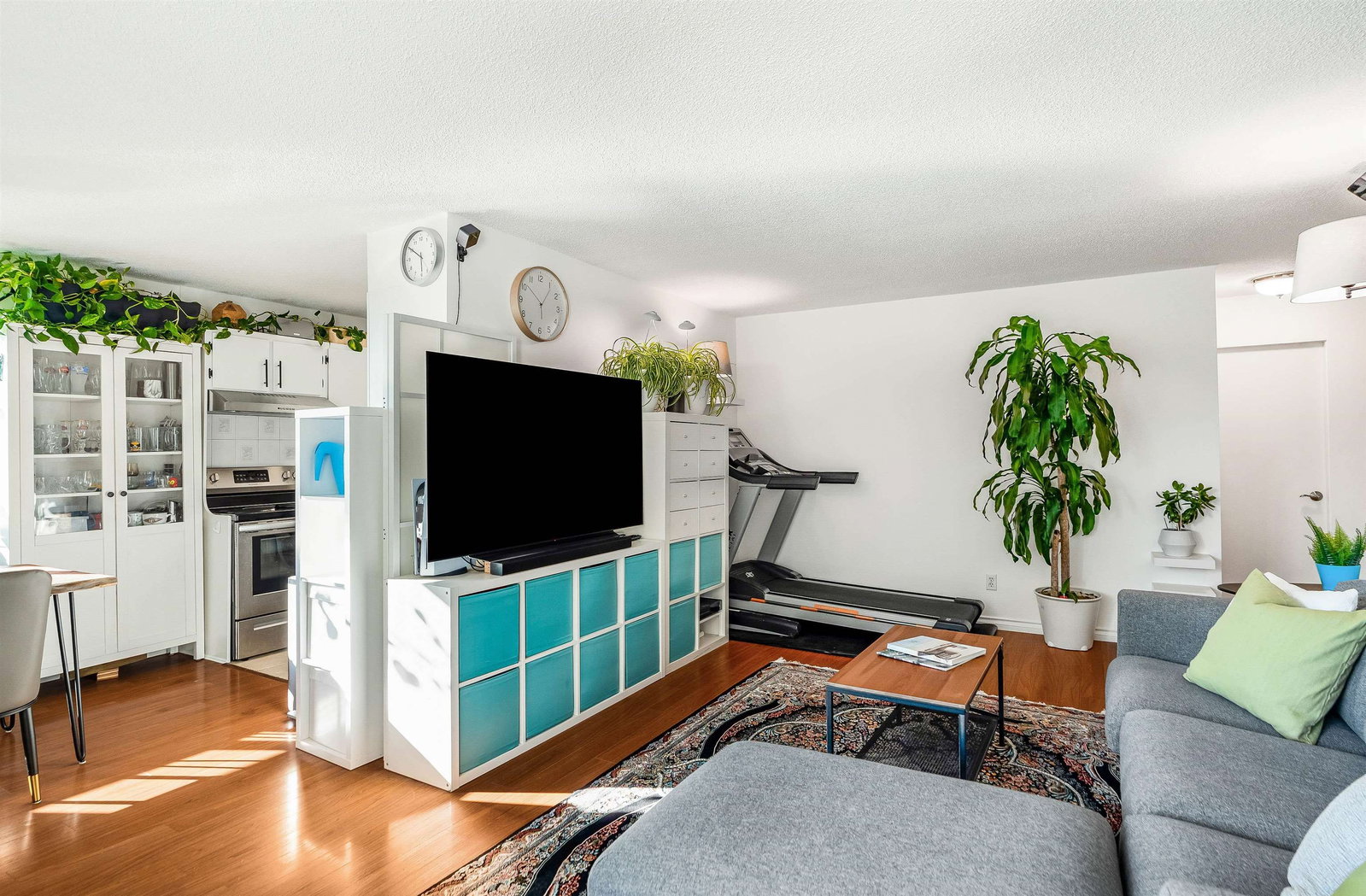 Listing Image 4