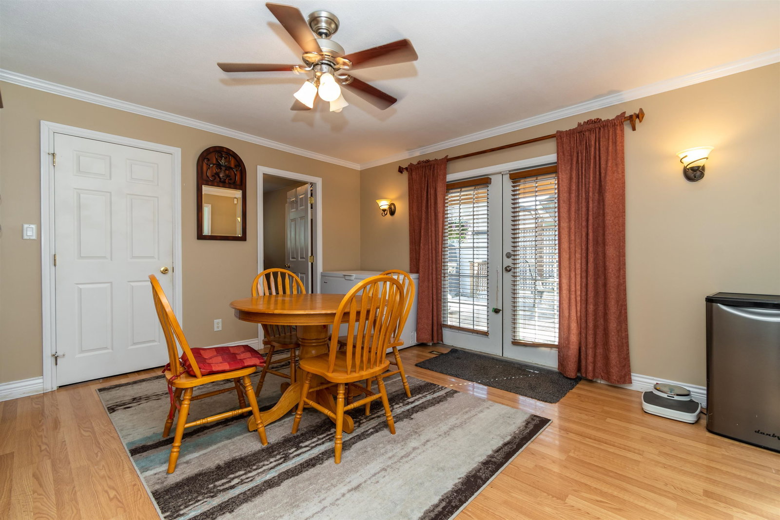 Listing Image 12