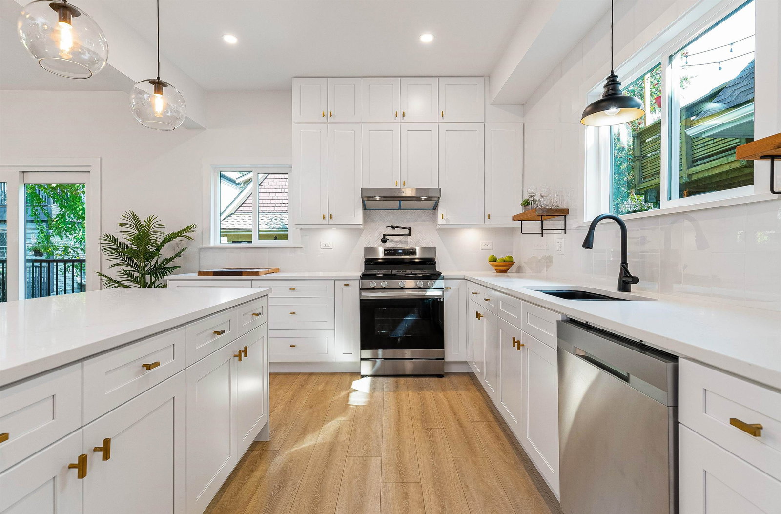 Listing Image 10