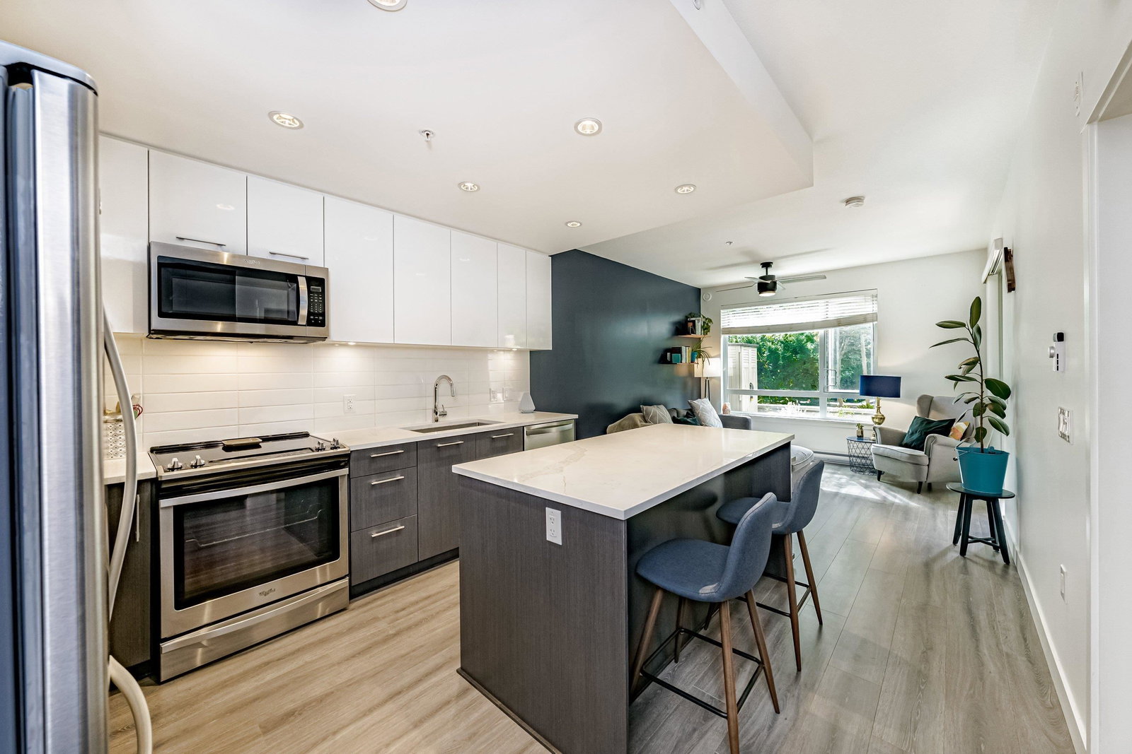 Listing Image 10