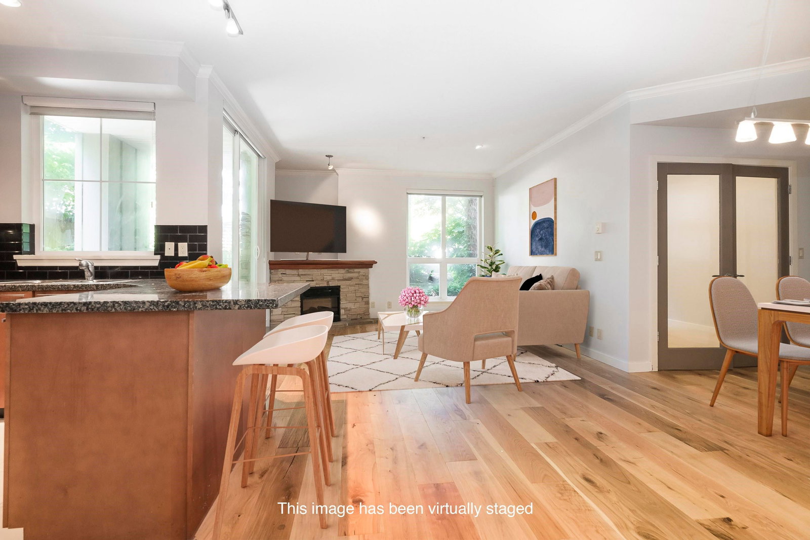 Listing Image 10