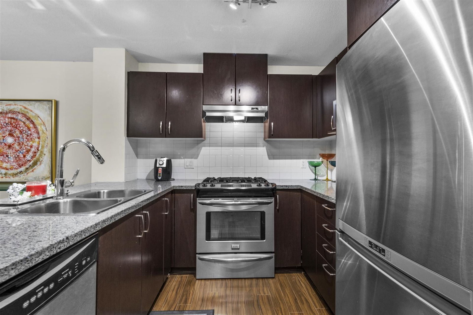 Listing Image 19