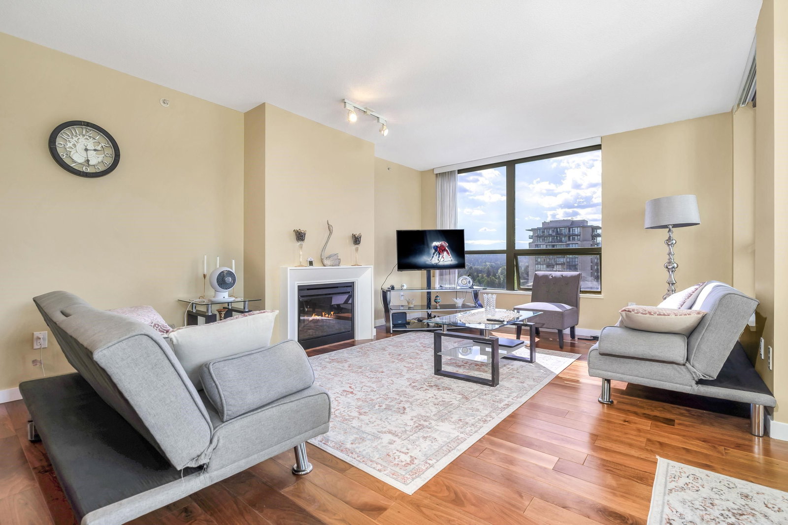 Listing Image 7