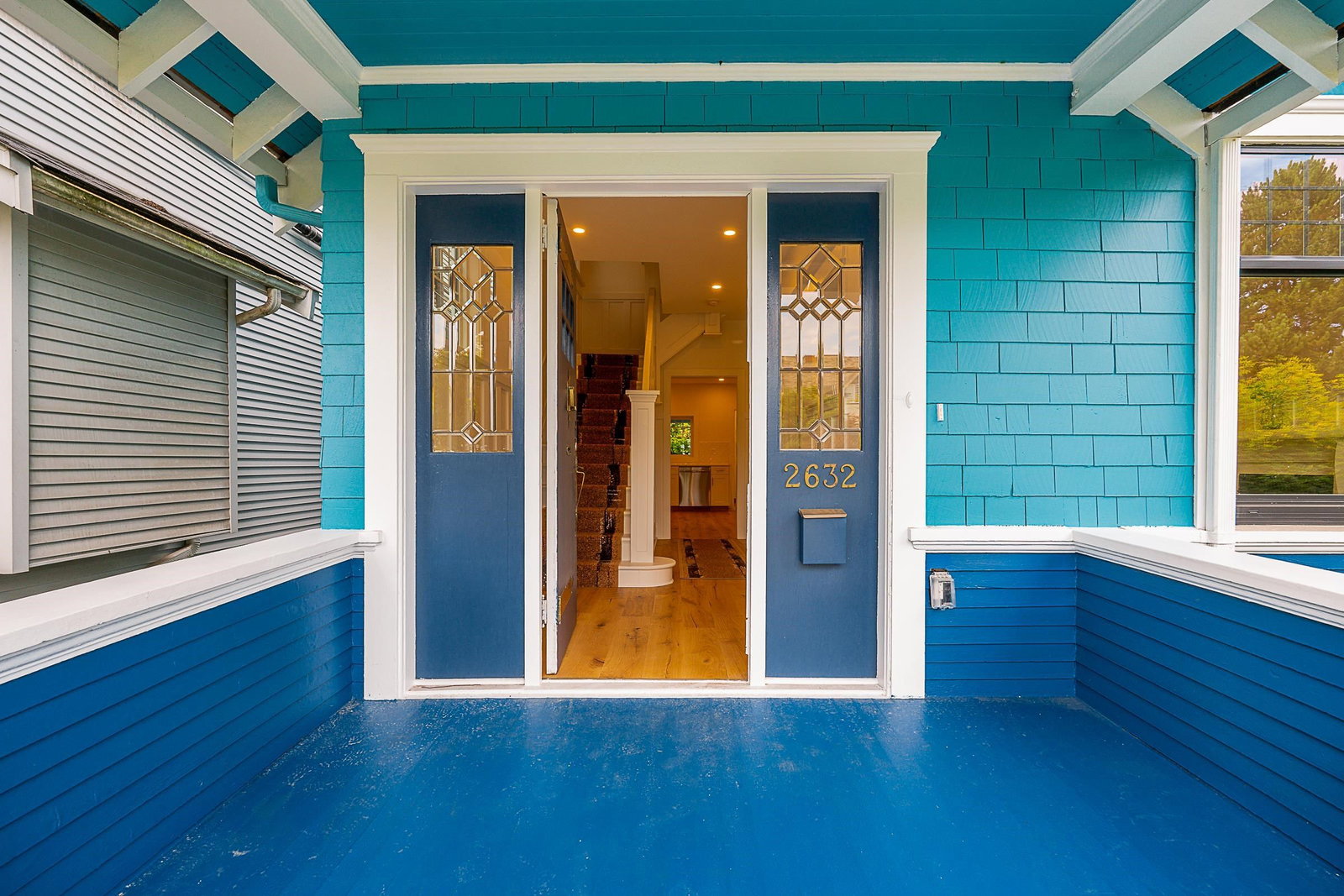 Listing Image 4