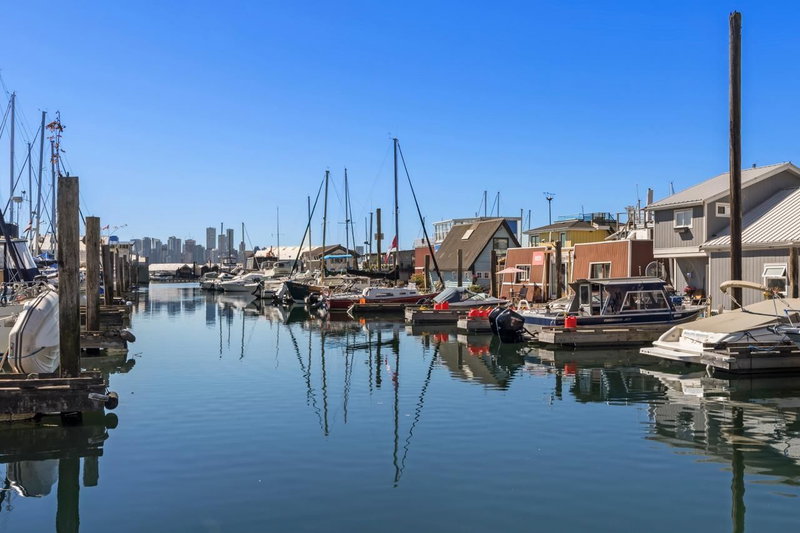 EFH18 - 415 Esplanade Avenue, North Vancouver, V7M 1A6 | Image 2