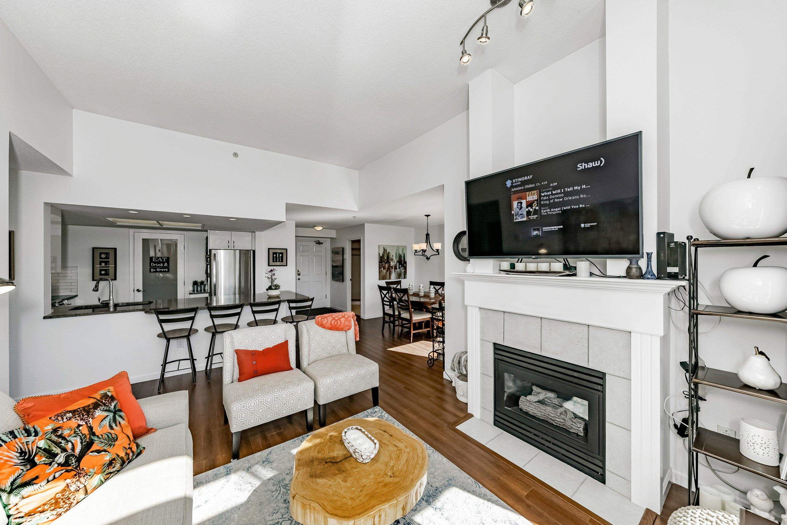 Listing Image 4
