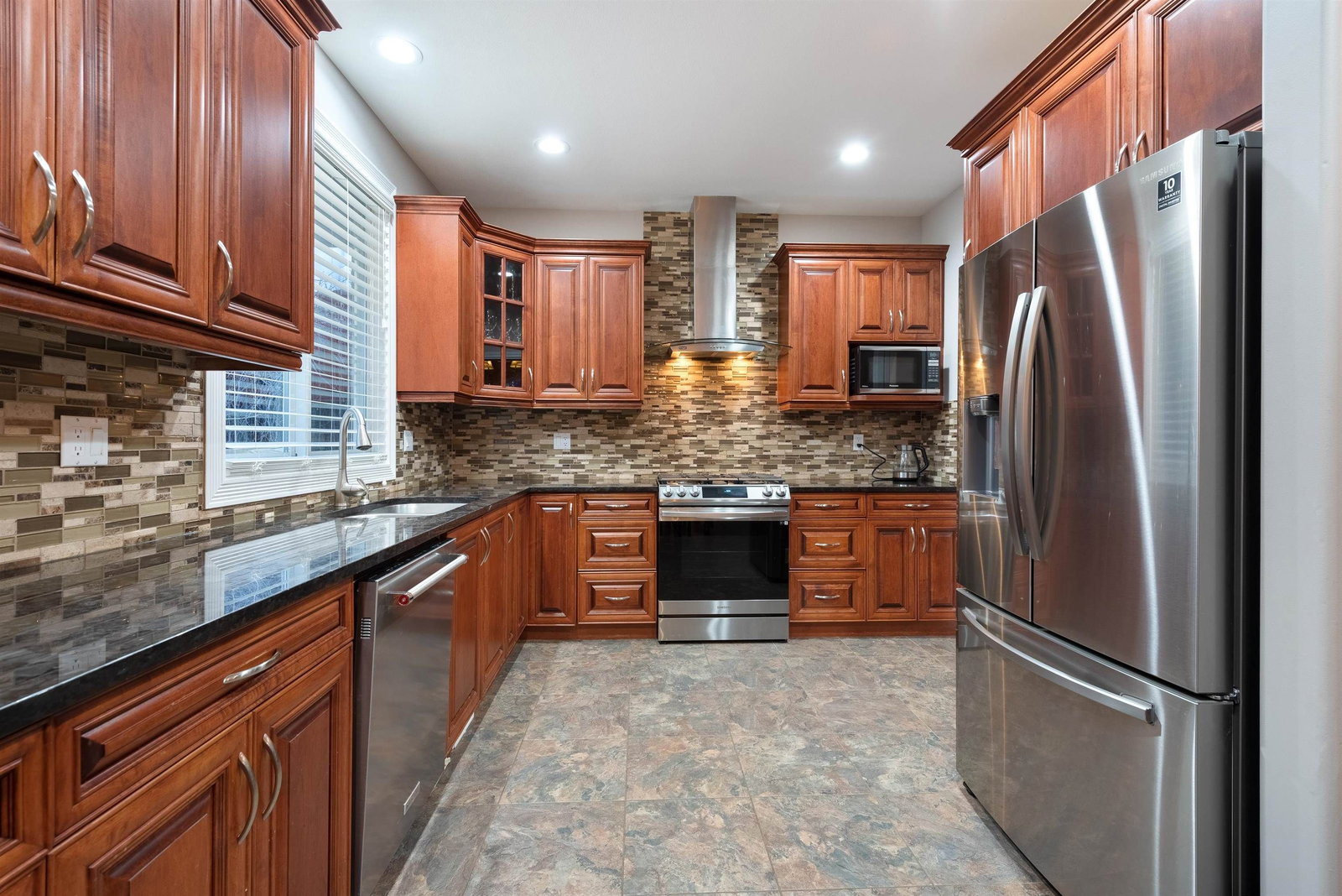 Listing Image 11