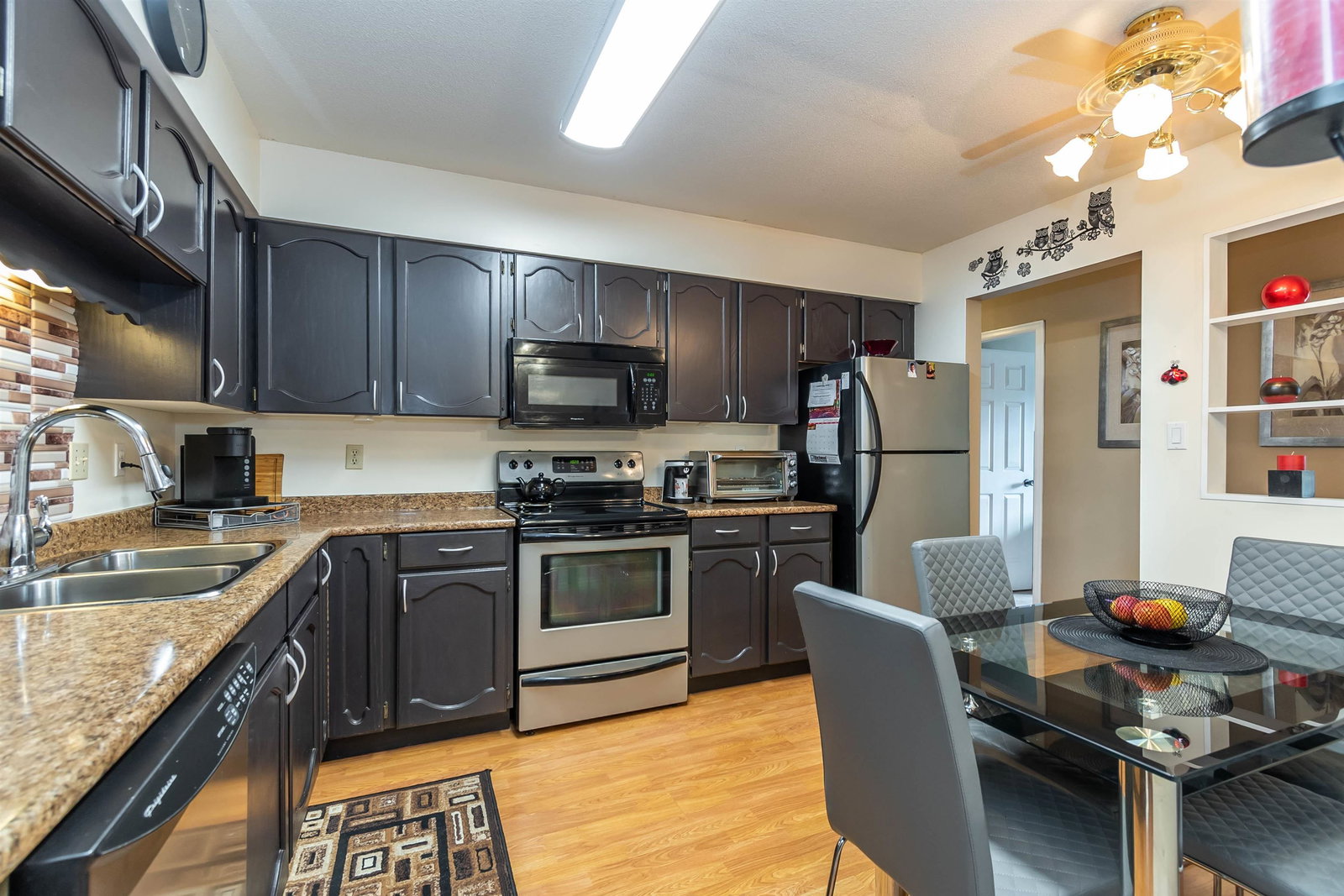 Listing Image 4