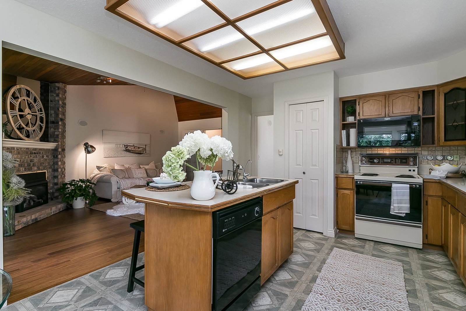 Listing Image 12