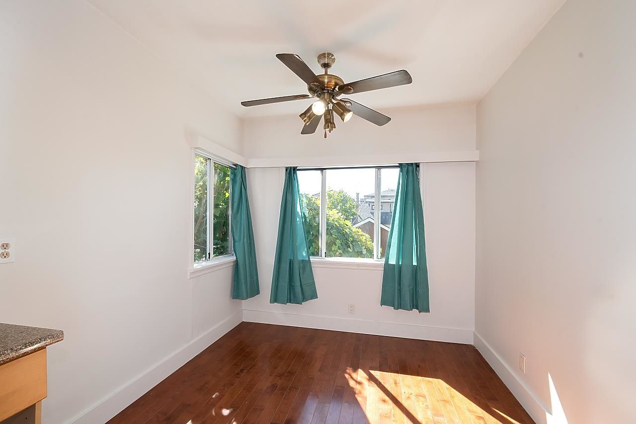 Listing Image 11