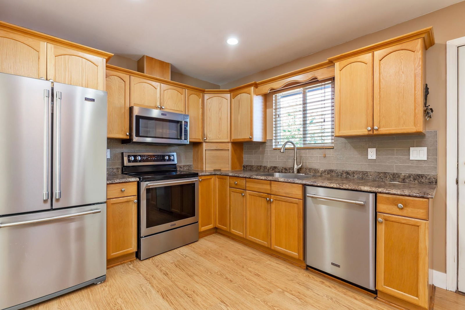 Listing Image 19