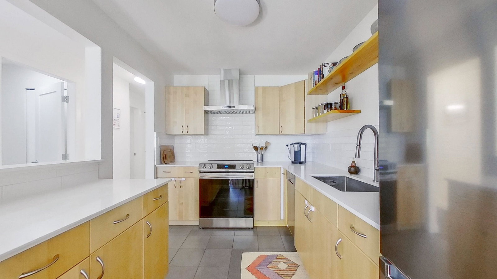 Listing Image 4