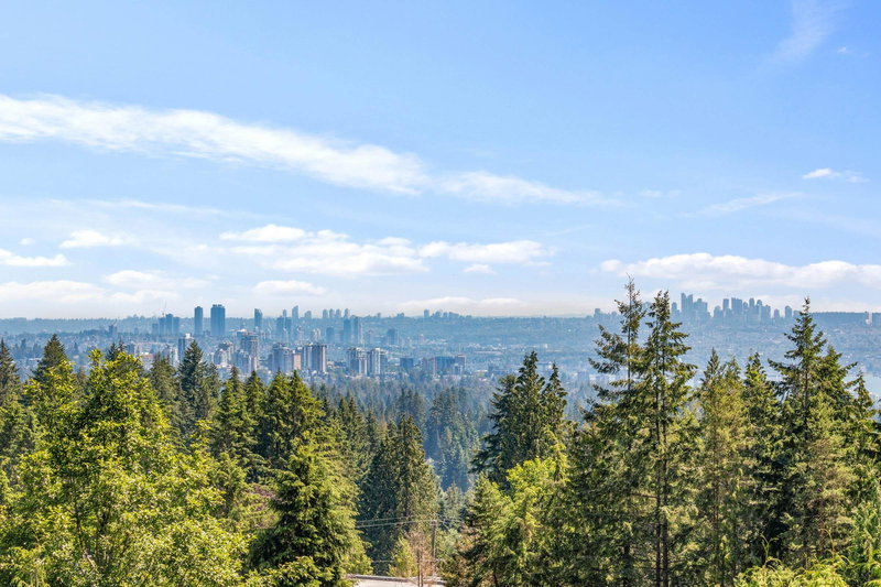 96 Bonnymuir Drive, West Vancouver, V7S 1L2 | Image 2