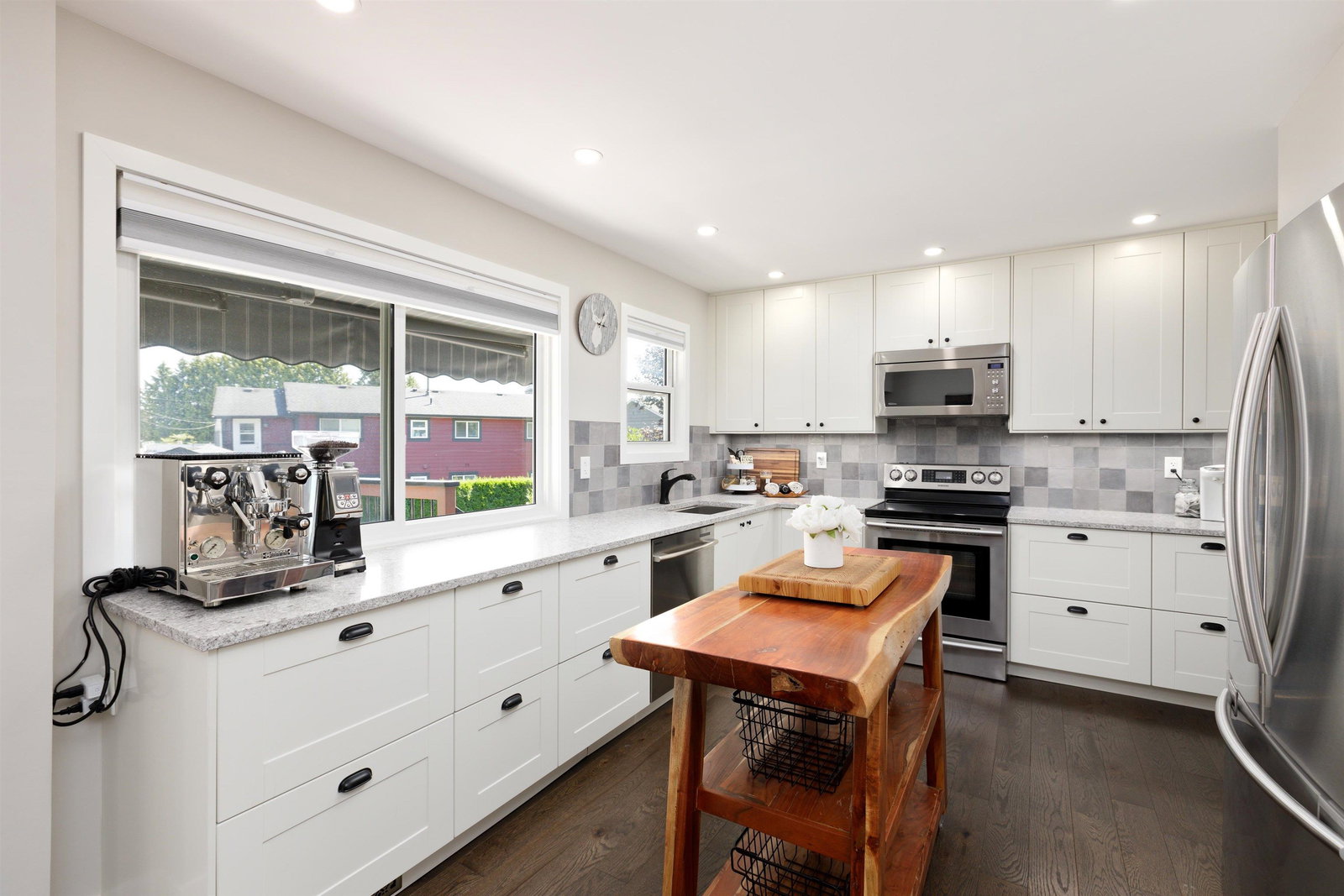 Listing Image 9