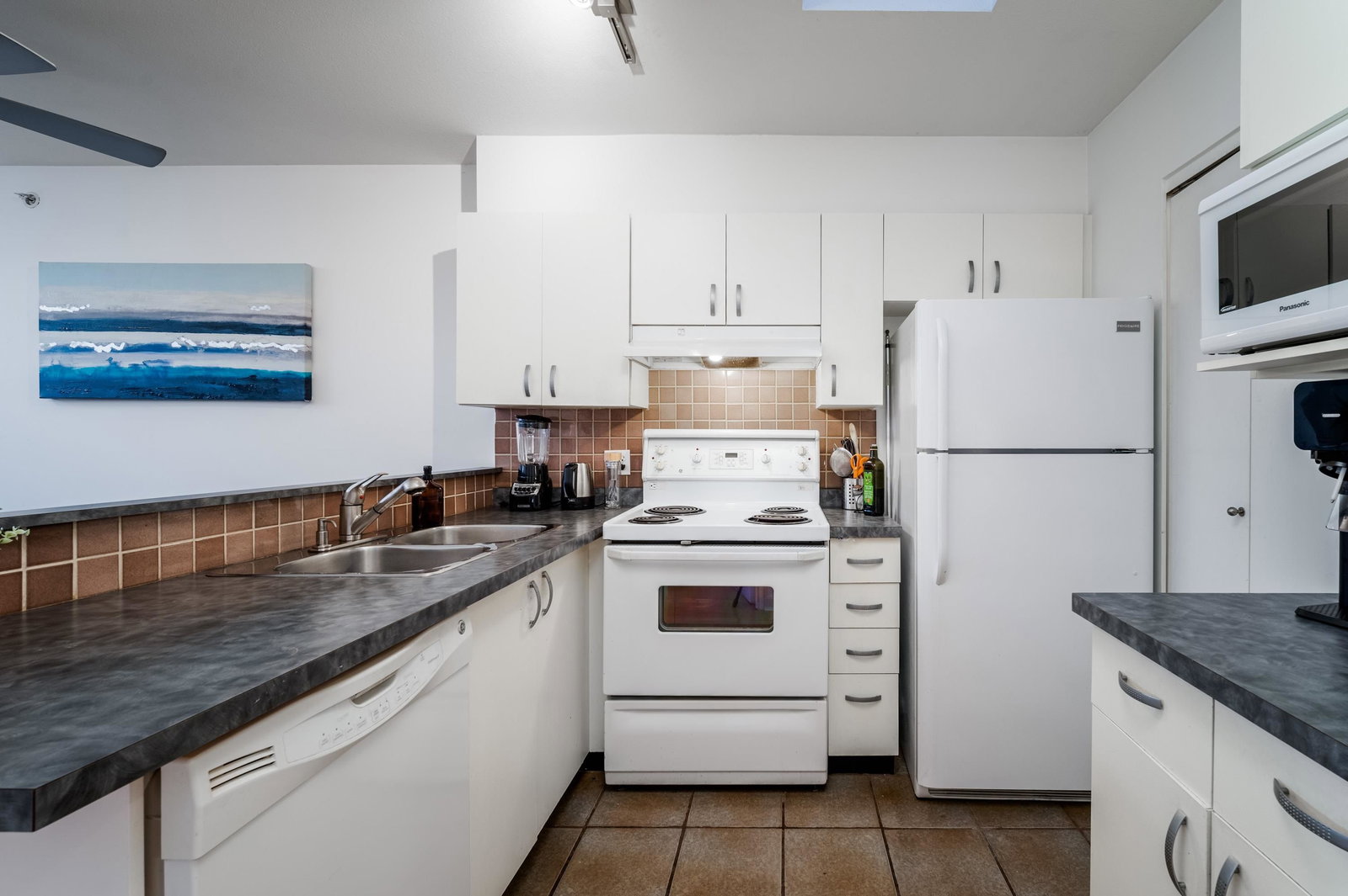 Listing Image 4