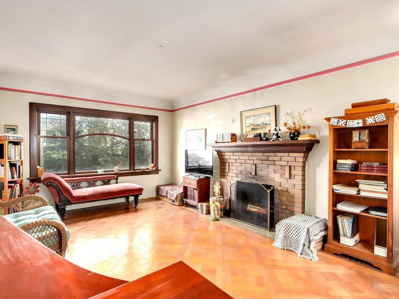Listing Image 6