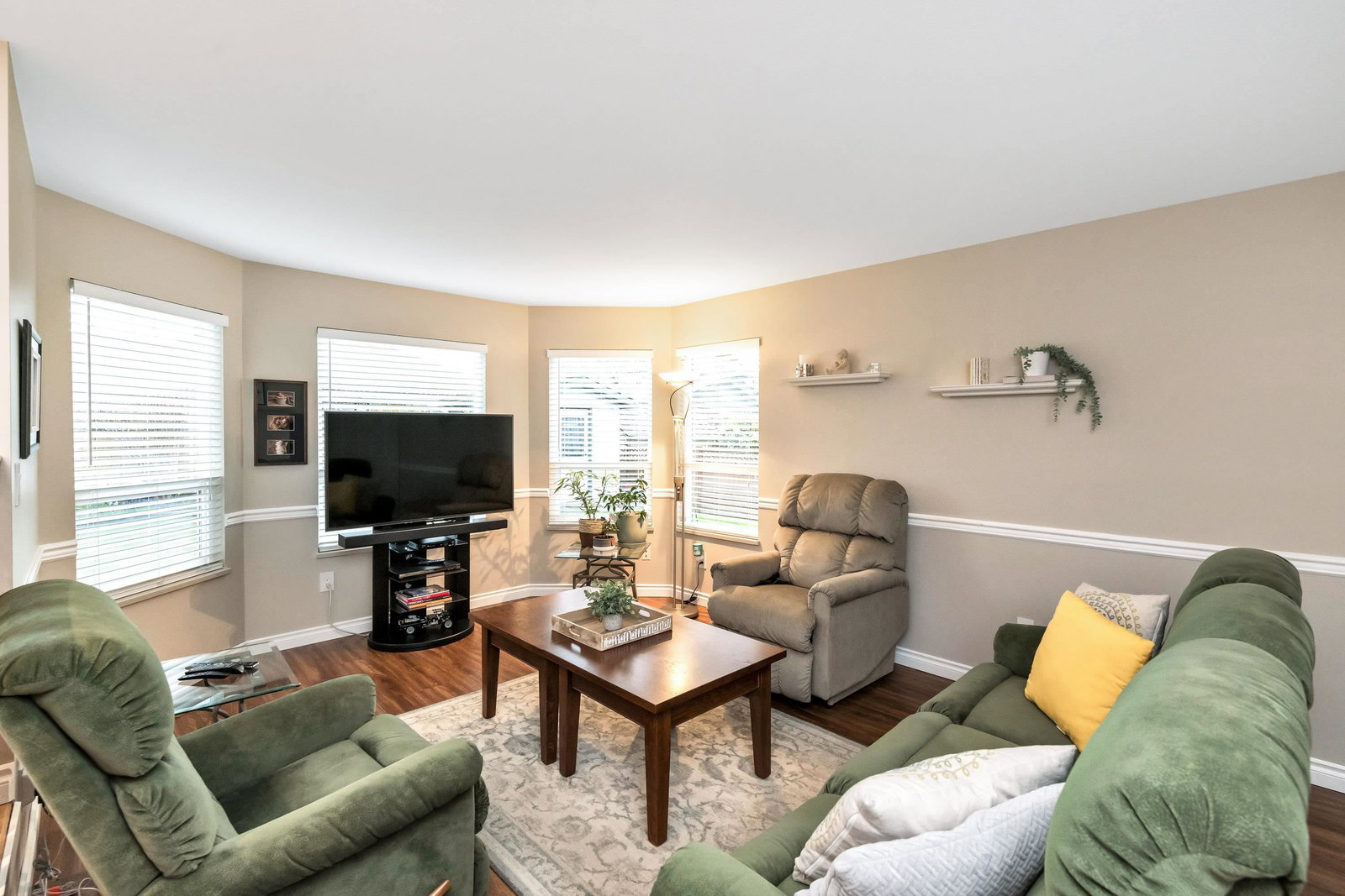 Listing Image 17