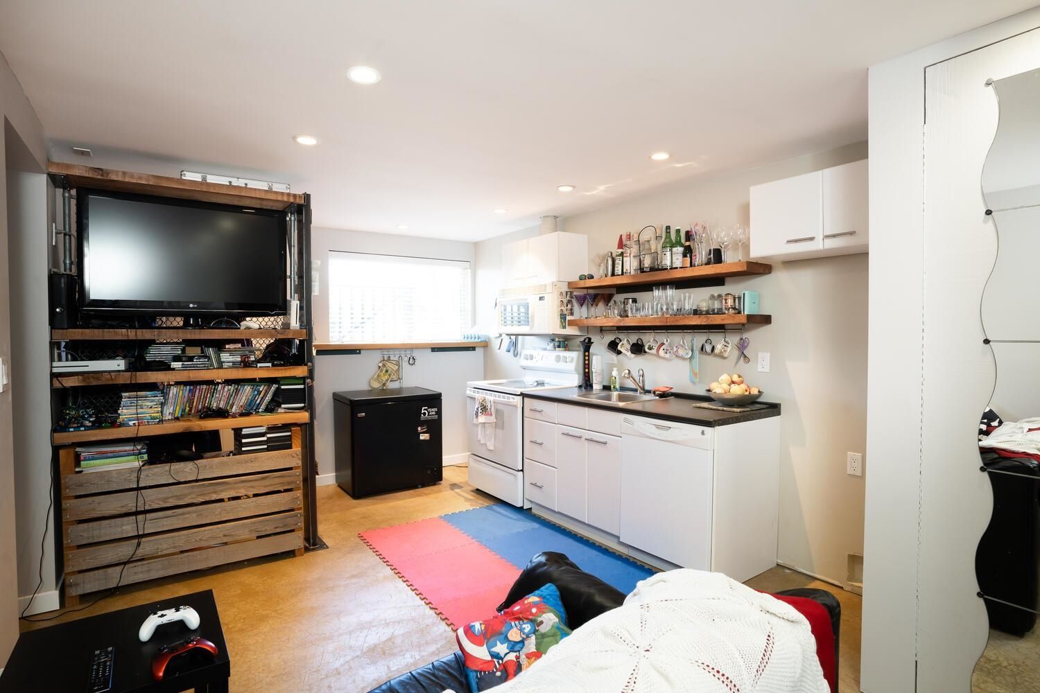 Listing Image 16